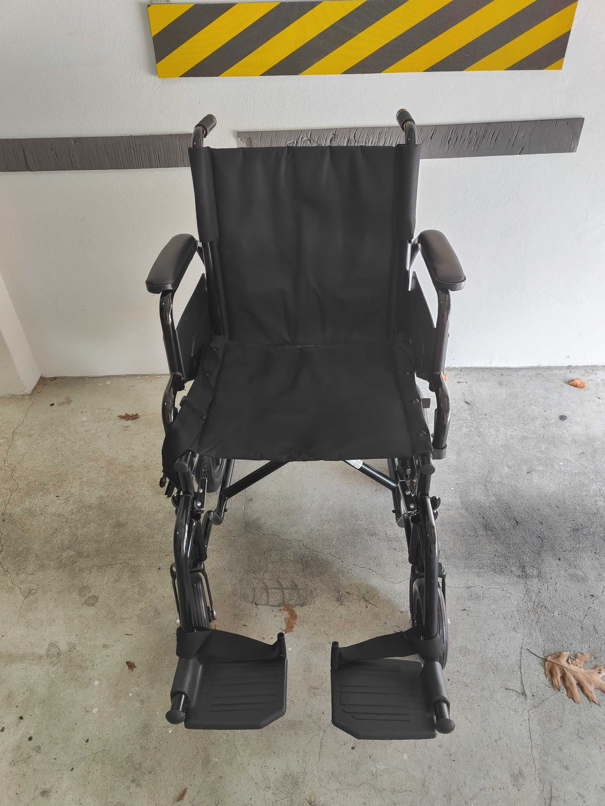 Cadeira de rodas dobrável leve (assento de 46 cm)