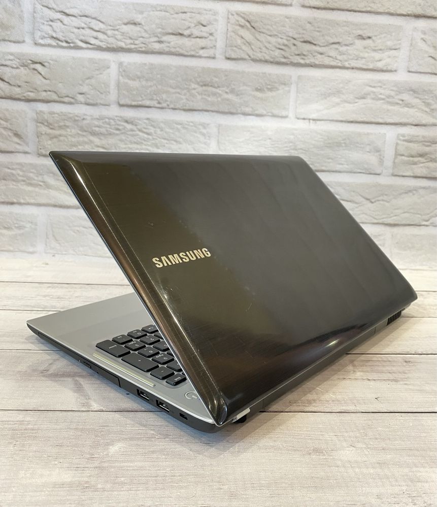 Ігровий ноутбук Samsung Q530 15.6’’ i5-M450 8GB ОЗУ/ 500GB HDD (r1529)