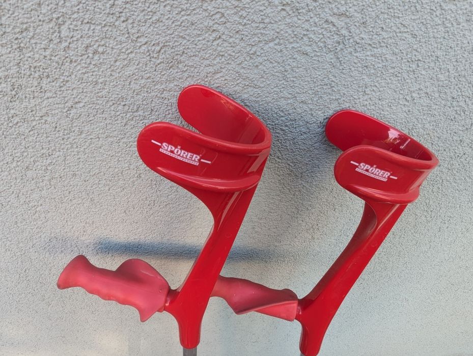 Kule ortopedyczne łokciowe rehabilitacyjne do chodzenia