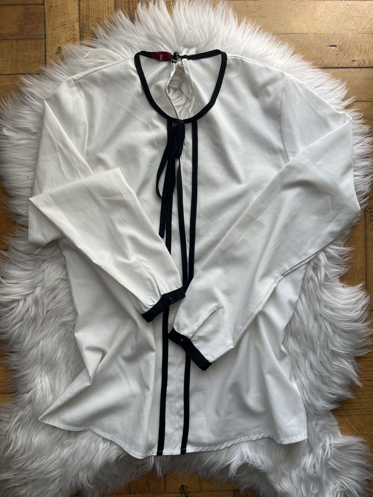 Biała elegancka bluzka