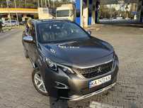Комфортне сімейне авто Peugeot 5008