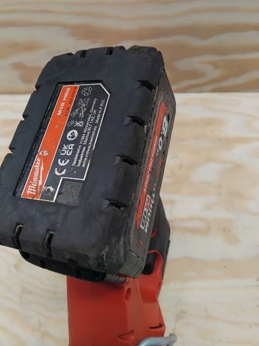 Milwaukee m18 ONEFSZ Piła szablasta z akumulatorem 8 Ah