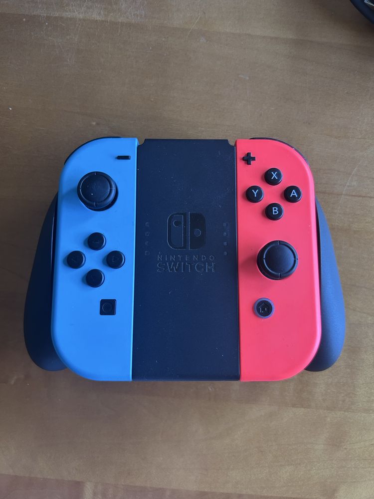 Venda de Nintendo OLED Switch com 3 comandos e acessórios