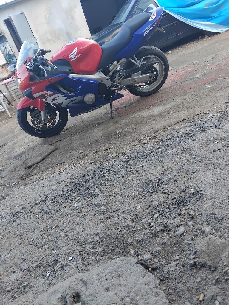 Cbr 600 f4 triculor