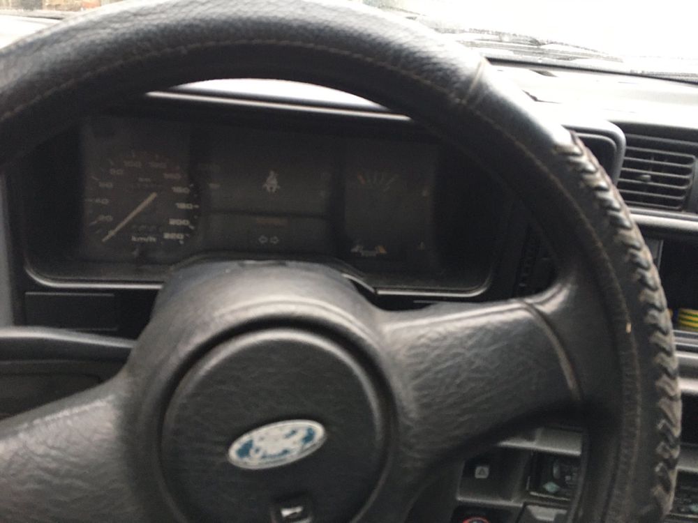 Продам машину Ford Sierra 1.6 в хорошому стані