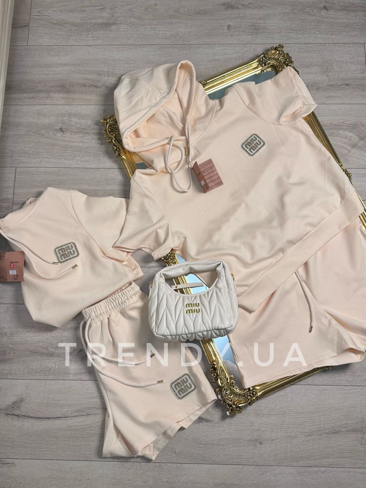 Костюм з шортами miu