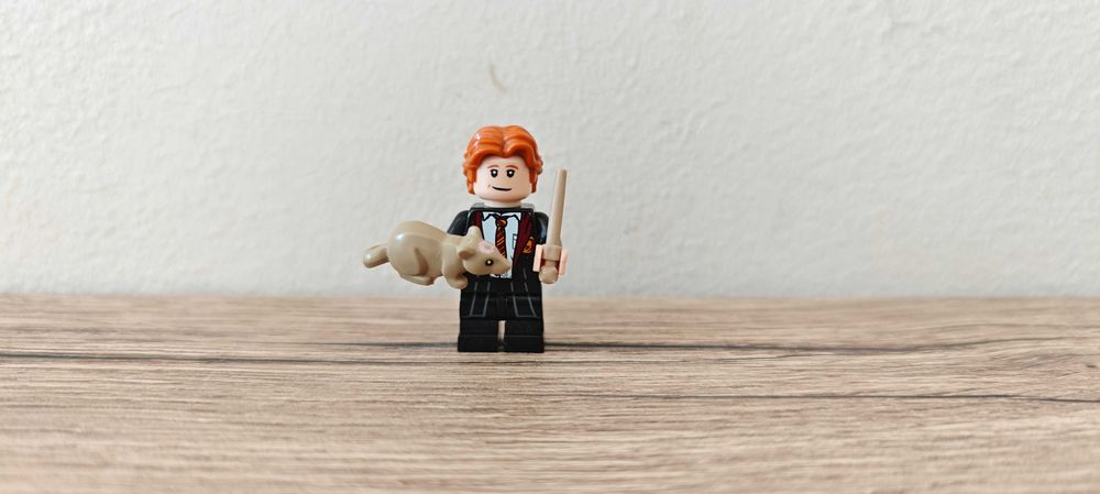 Figurka LEGO z serii Harry Potter (1) - Ron Weasley ze szczurem