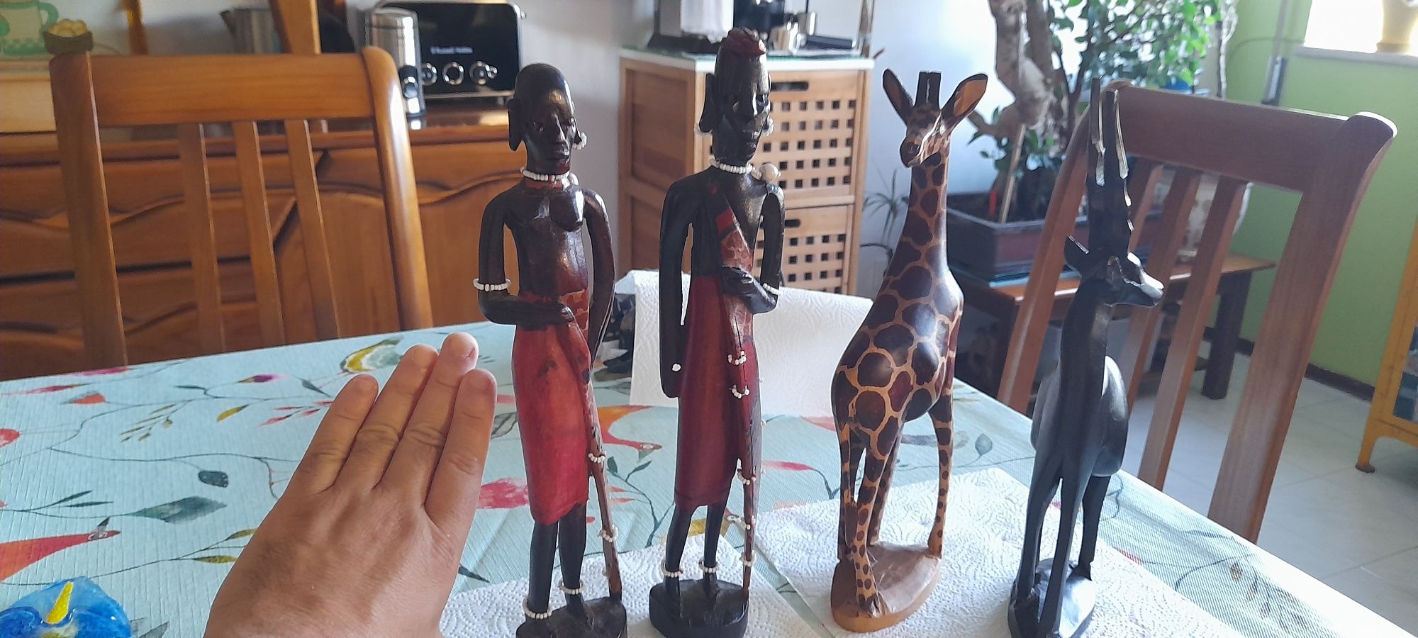 Conjunto de 4 figuras em madeira