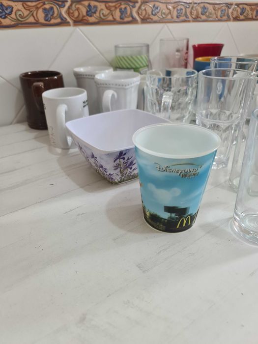 Conjunto Lote de Copos Canecas Louças Porcelanas Vidros Taças Antigos