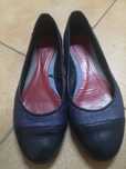 Sapatos da marca "Tommy Hilfiger", tamanho 37.