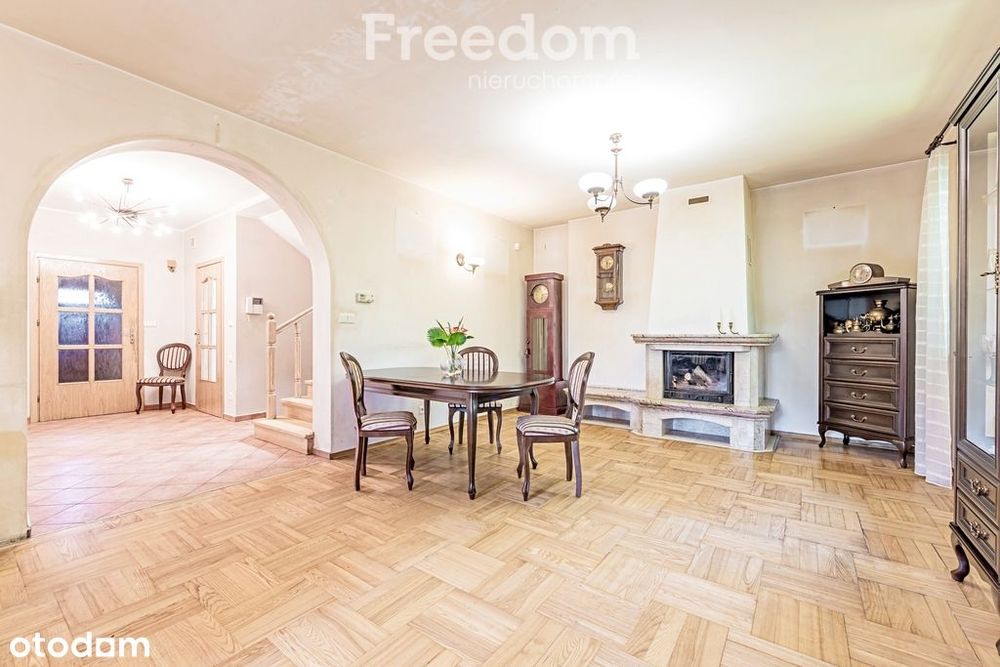 Dom z bezpośrednim widokiem na las w Wesołej