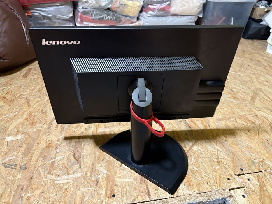 Monitor Lenovo LCD 24 cale