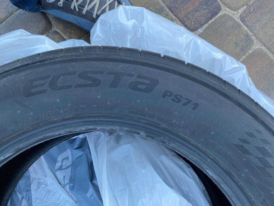 Opony KUhmo 215/60 R17 ECSTA PS71