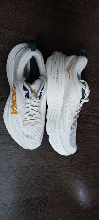 Кросівки Hoka Bondi 8
