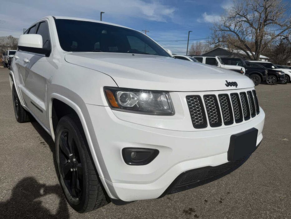 Jeep Grand Cherokee Laredo      2015