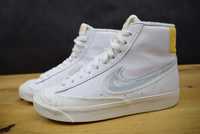 Nike Buty damskie sportowe Blazer Mid 77 Painted Swoosh r. 38,5