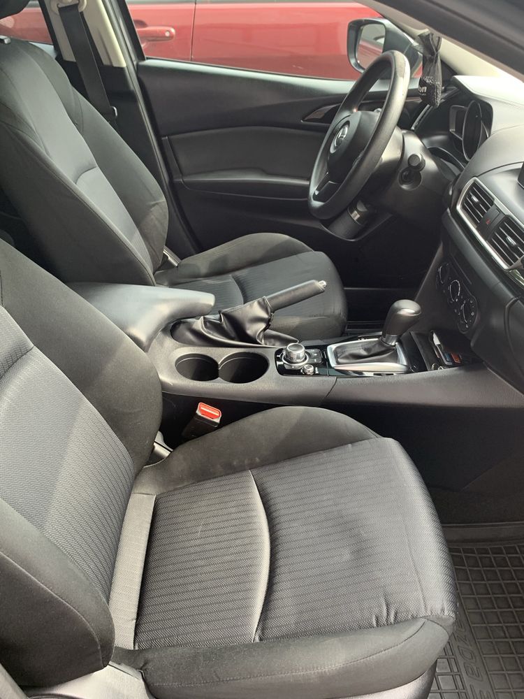 MAZDA 3 2015 року