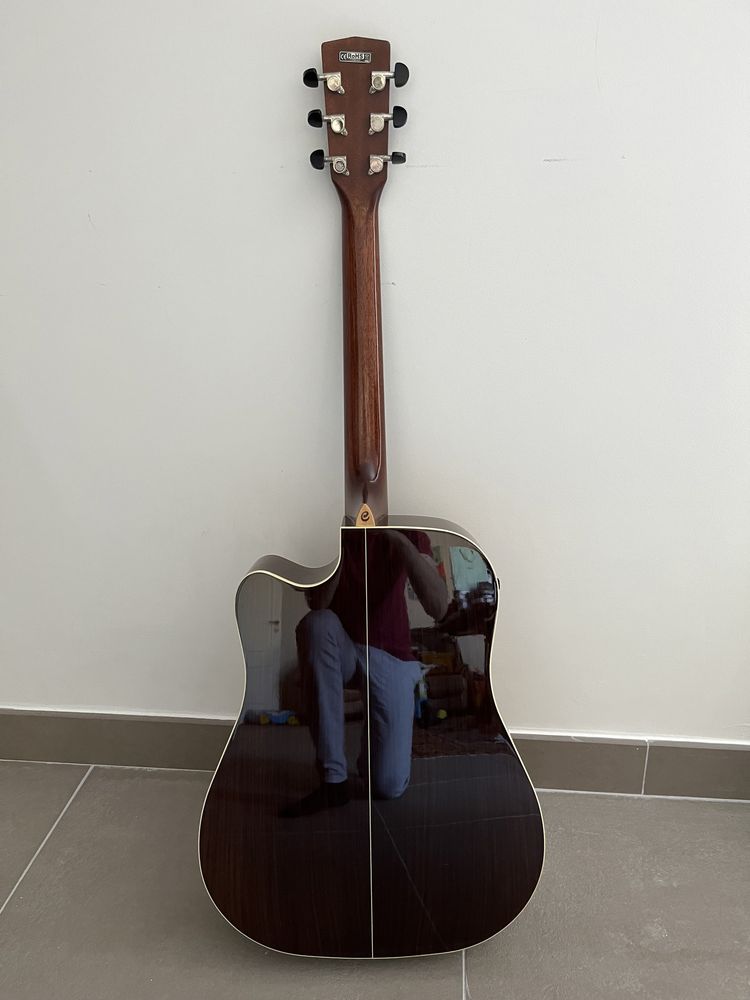 Guitarra semi-acustica Cort + hardcase