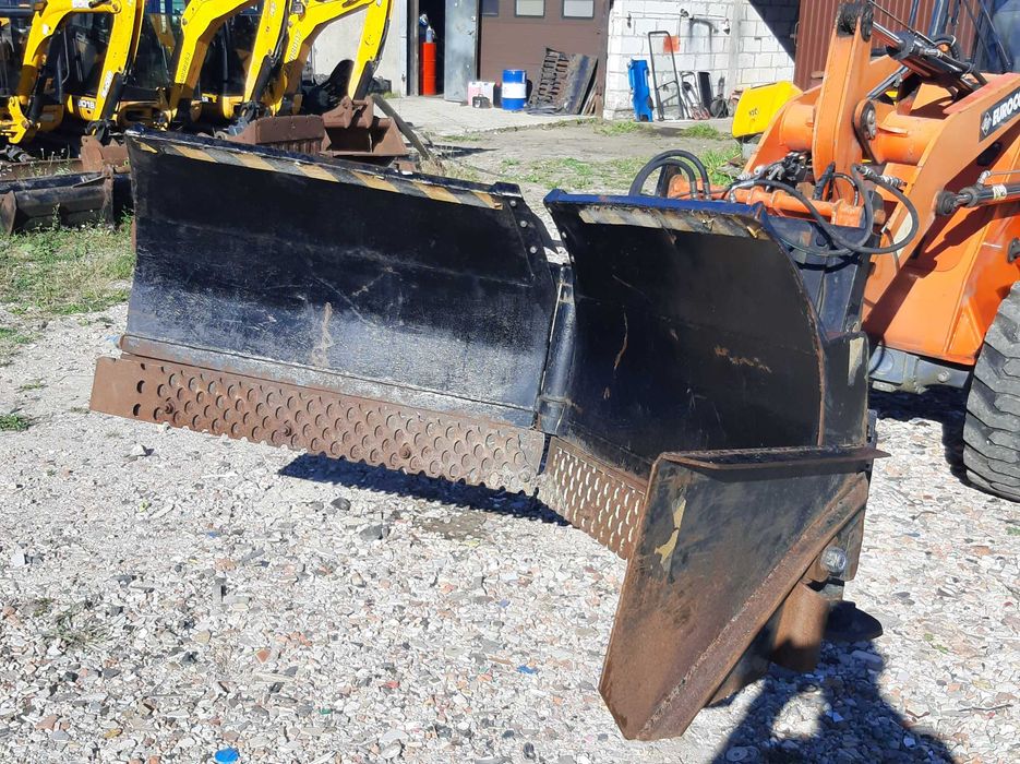 PŁUG DO ŚNIEGU - 220cm - podwójna regulacja hydrauliczna - spych 2.2m