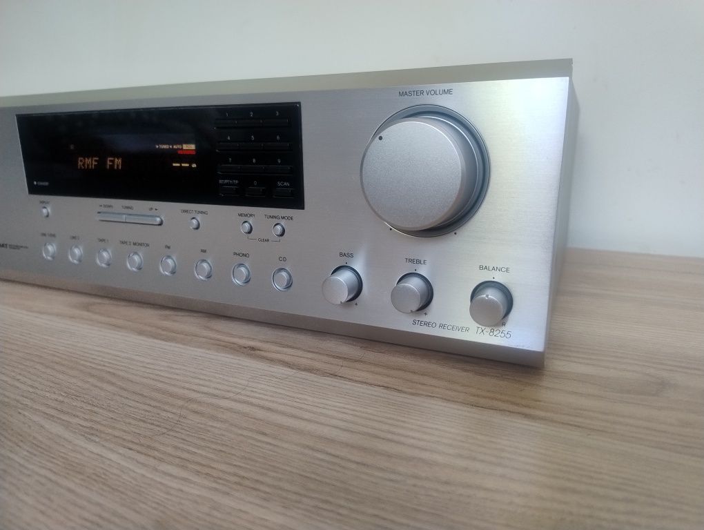 Amplituner Onkyo TX-8255