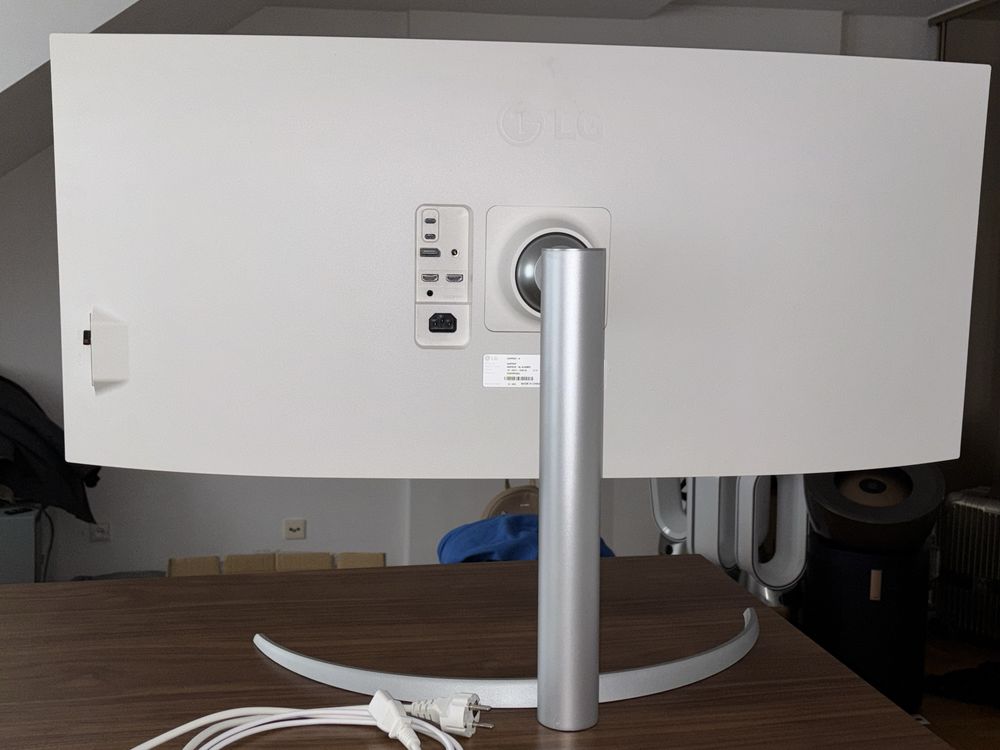 40” LG monitor UltraWide 40WP95XP-W