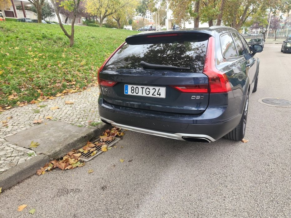 Volvo V90 Cross Country D5