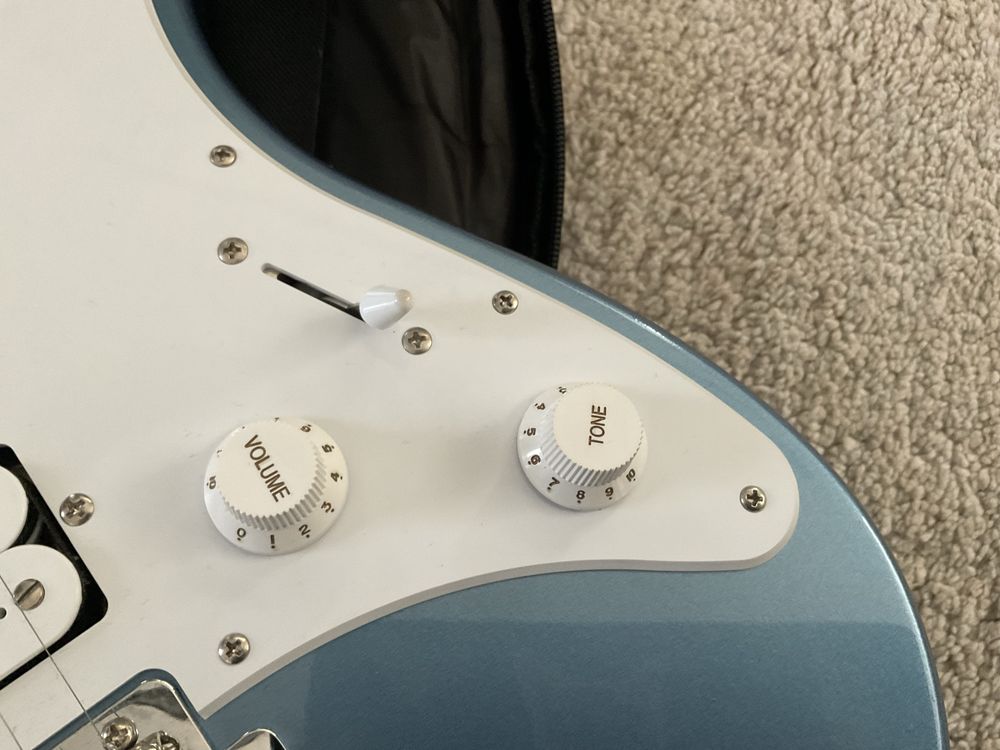 Електрична гітара Yamaha Pacifica у ідеальному стані з підсилювачем