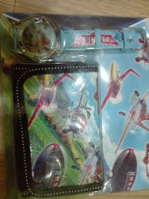 Relógio Criança com carteira (novo, mas com pilha gasta)