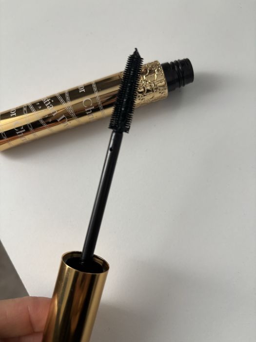 Туш чорного кольору від  Dior