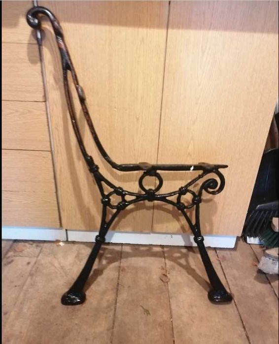 Żeliwne nogi od ławki i stołu