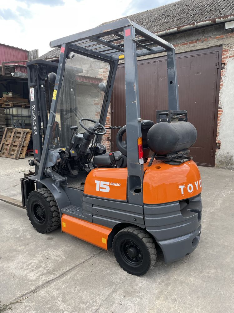 Wózek widłowy Toyota 6FGF15** FGF16** FGF20** Triplex** ZOBACZ**