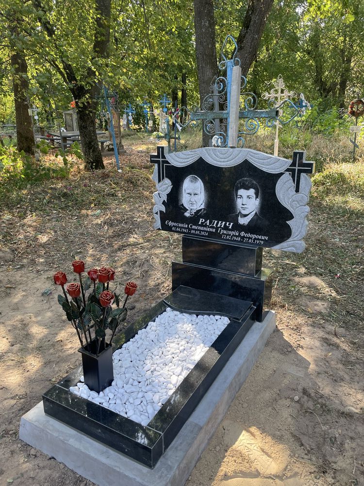 Бюджетні памятники  з граніту від виробника