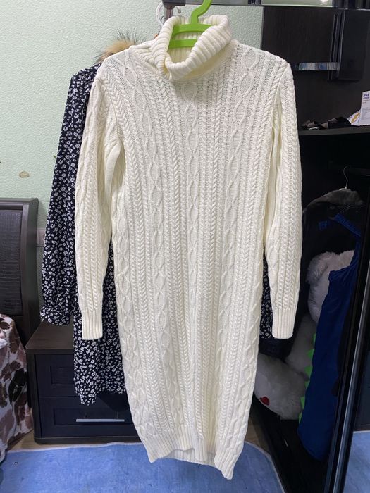 Вʼязана сукня, фірмова сукня