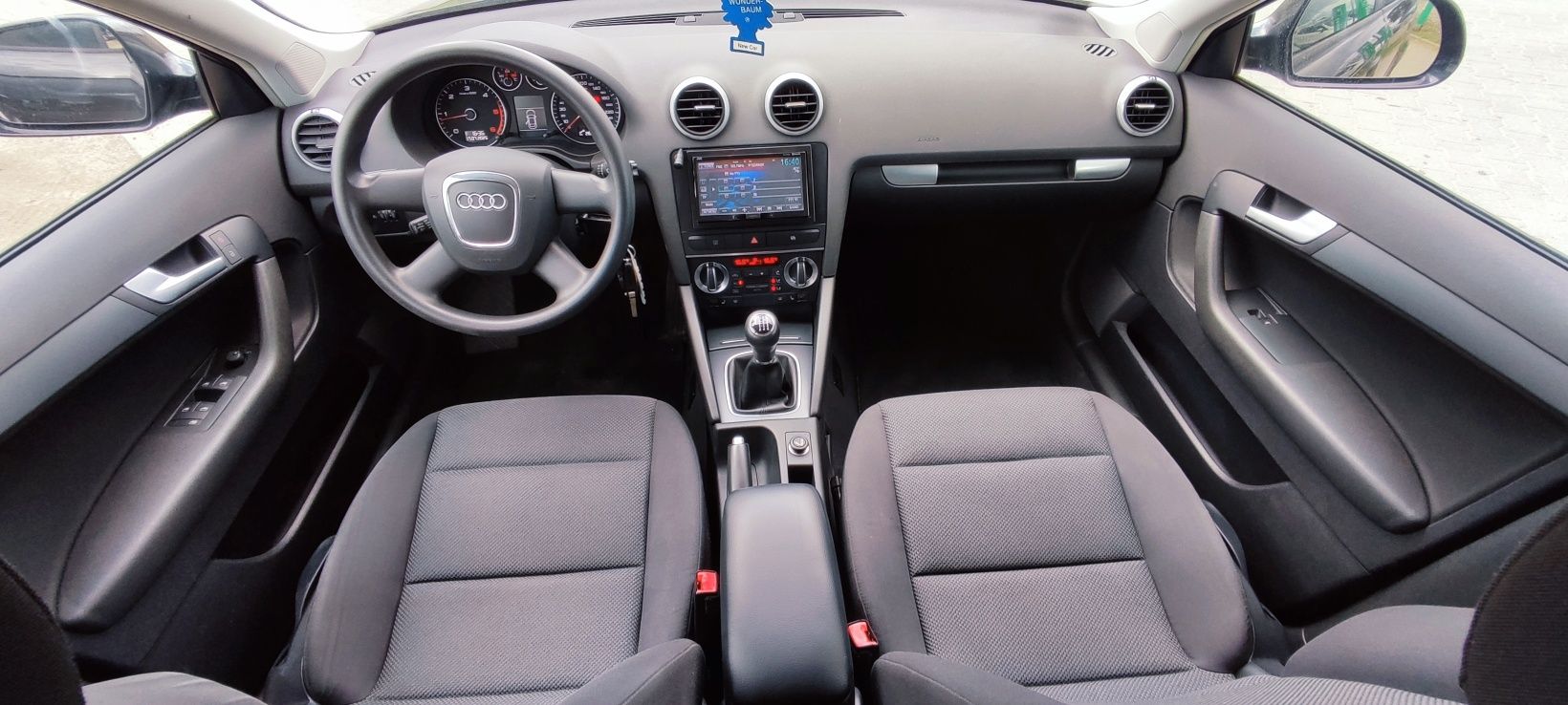 Audi A3 sportback FL 2.0 TDI CR Radio JVC hak