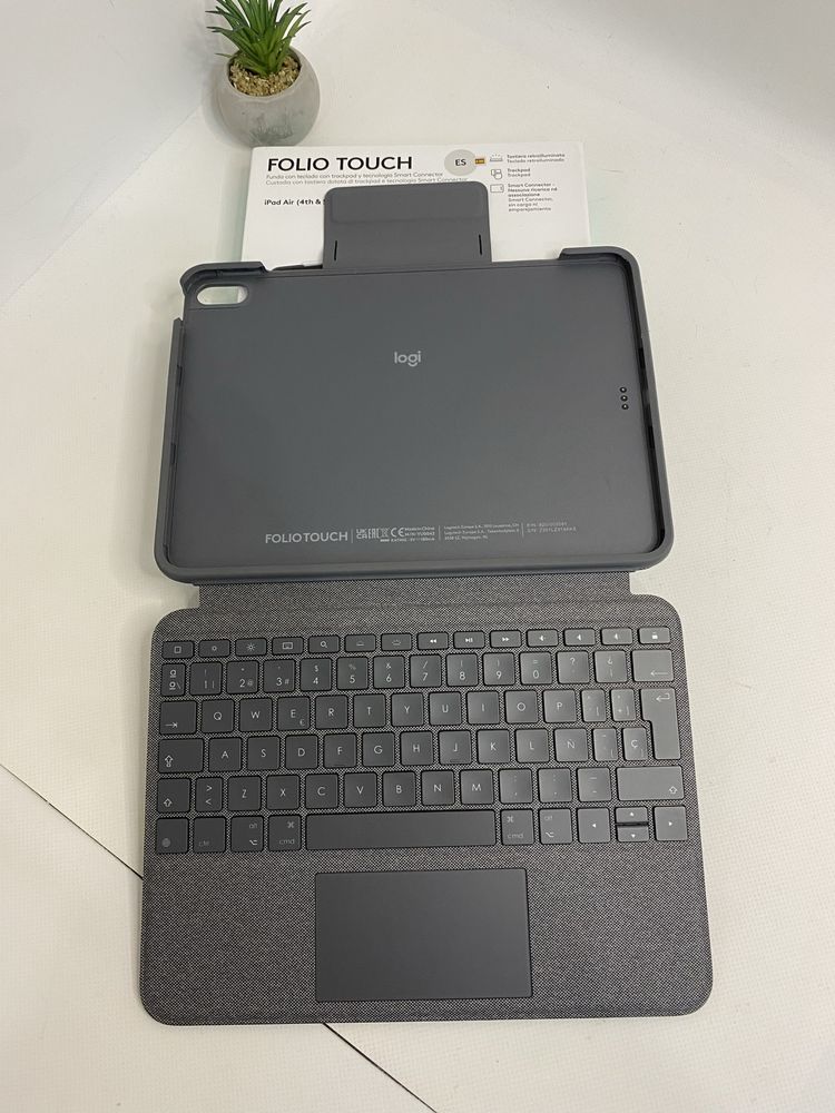 Обкладинка-клавіатура Logitech Folio Touch iPad Air 10.9'' 4th 5th Gen