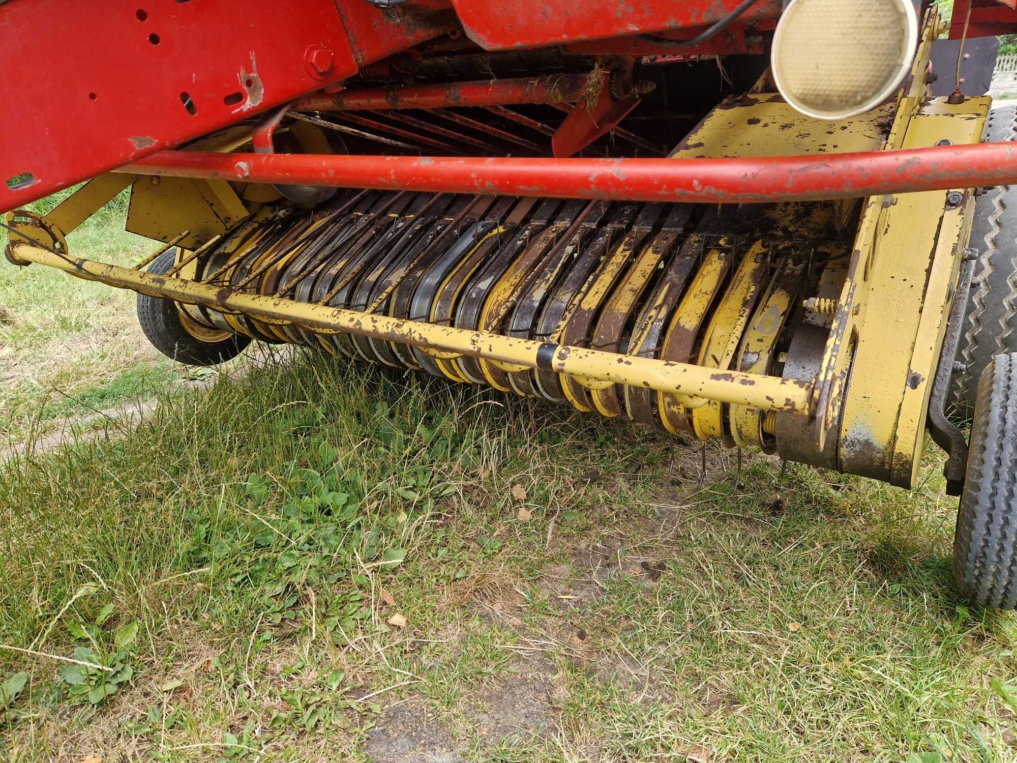 Prasa rolująca New holland 644