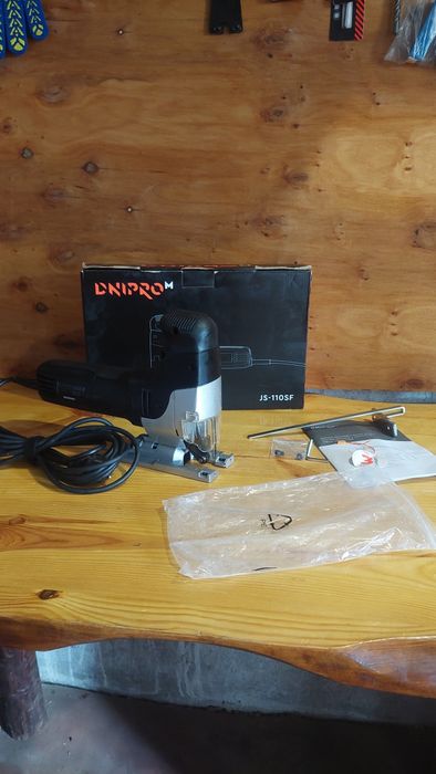 Лобзик електричний Днипро-М JS-110SF