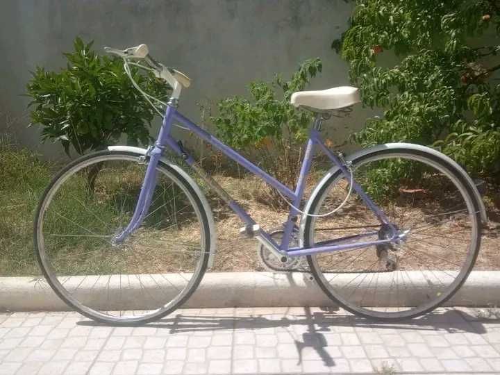 Bicicleta Peugeot Cassis vintage mixte roxa roda 28 700 chromoly
Tam50
