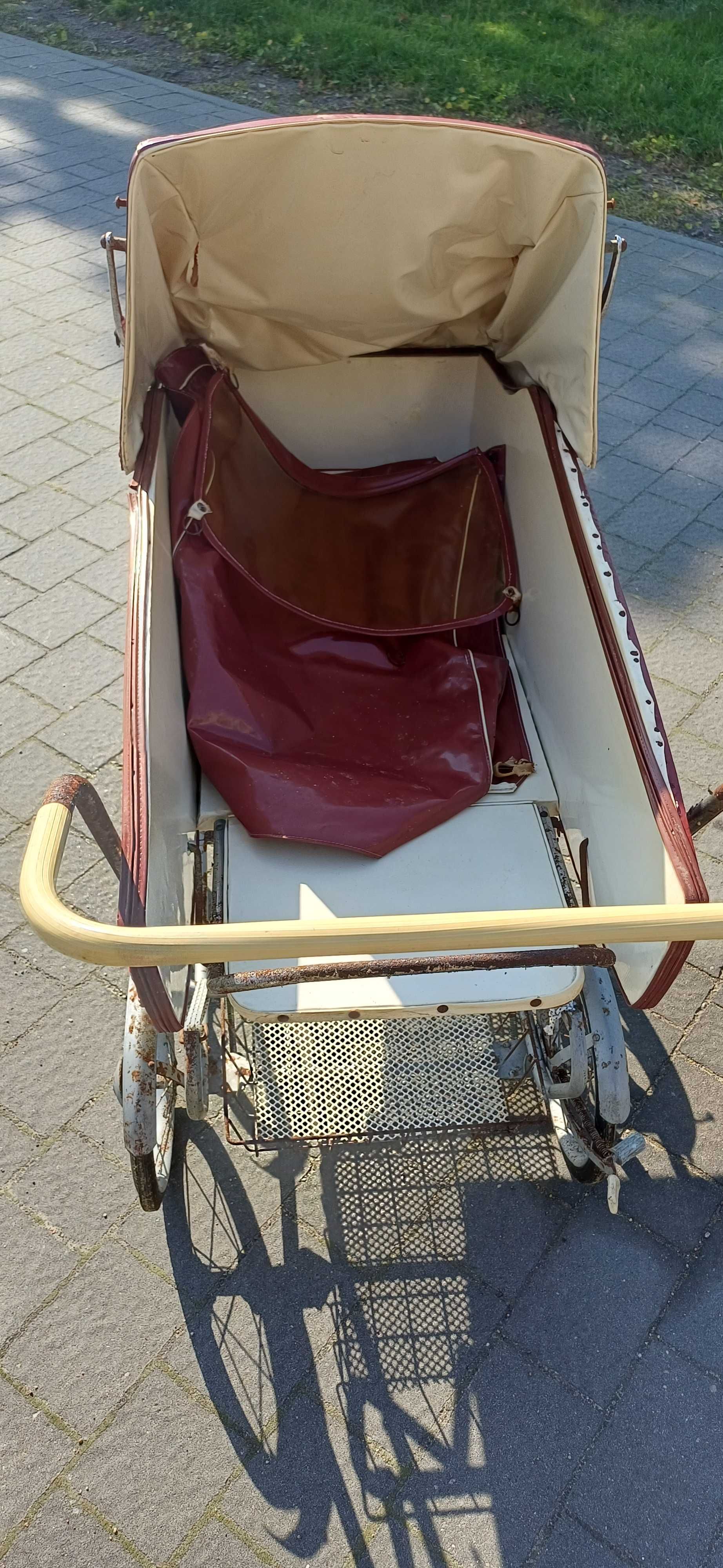 Wózek dzieciecy z PRL