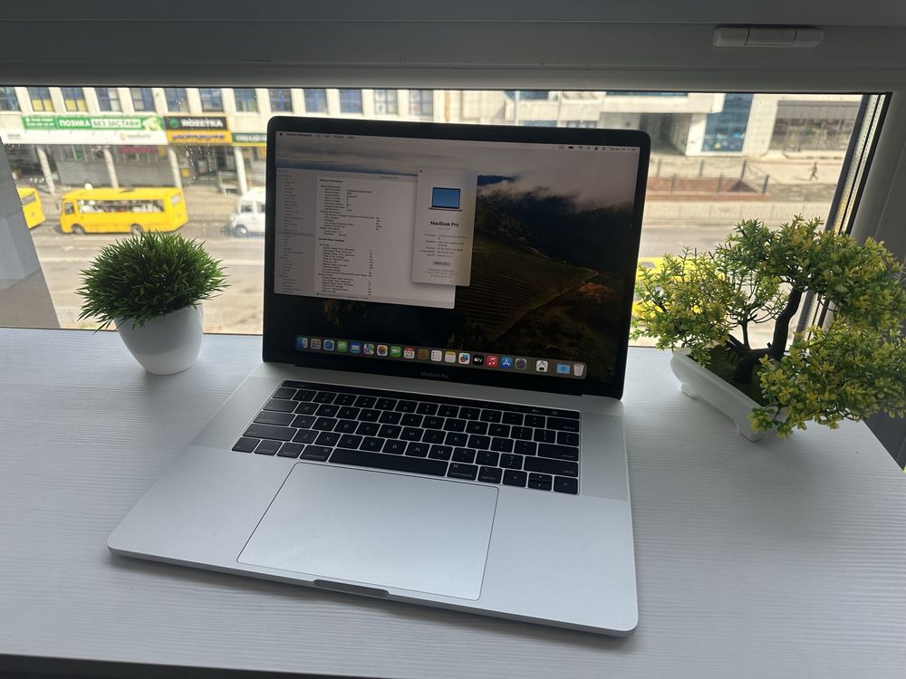 MacBook Pro 15" i9/32/1Tb SSD Space Gray 2019 Гарантія ! як  Новий !