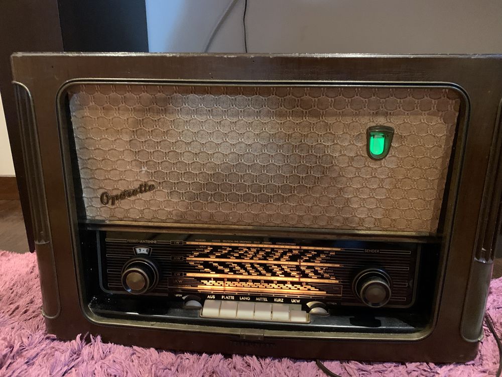 Radio antigo com Fm telefonia vintage a tocar 100%