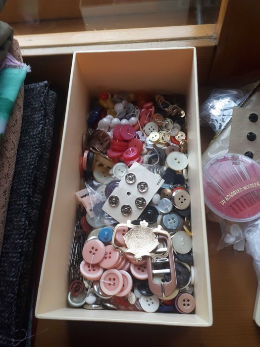 Продам різнокольорові тканини + подарунок