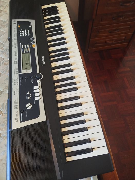 Teclado Yamaha YPT-210