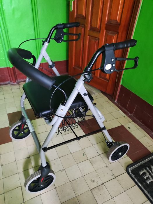 Ролатор з ручним гальмом, на колесах