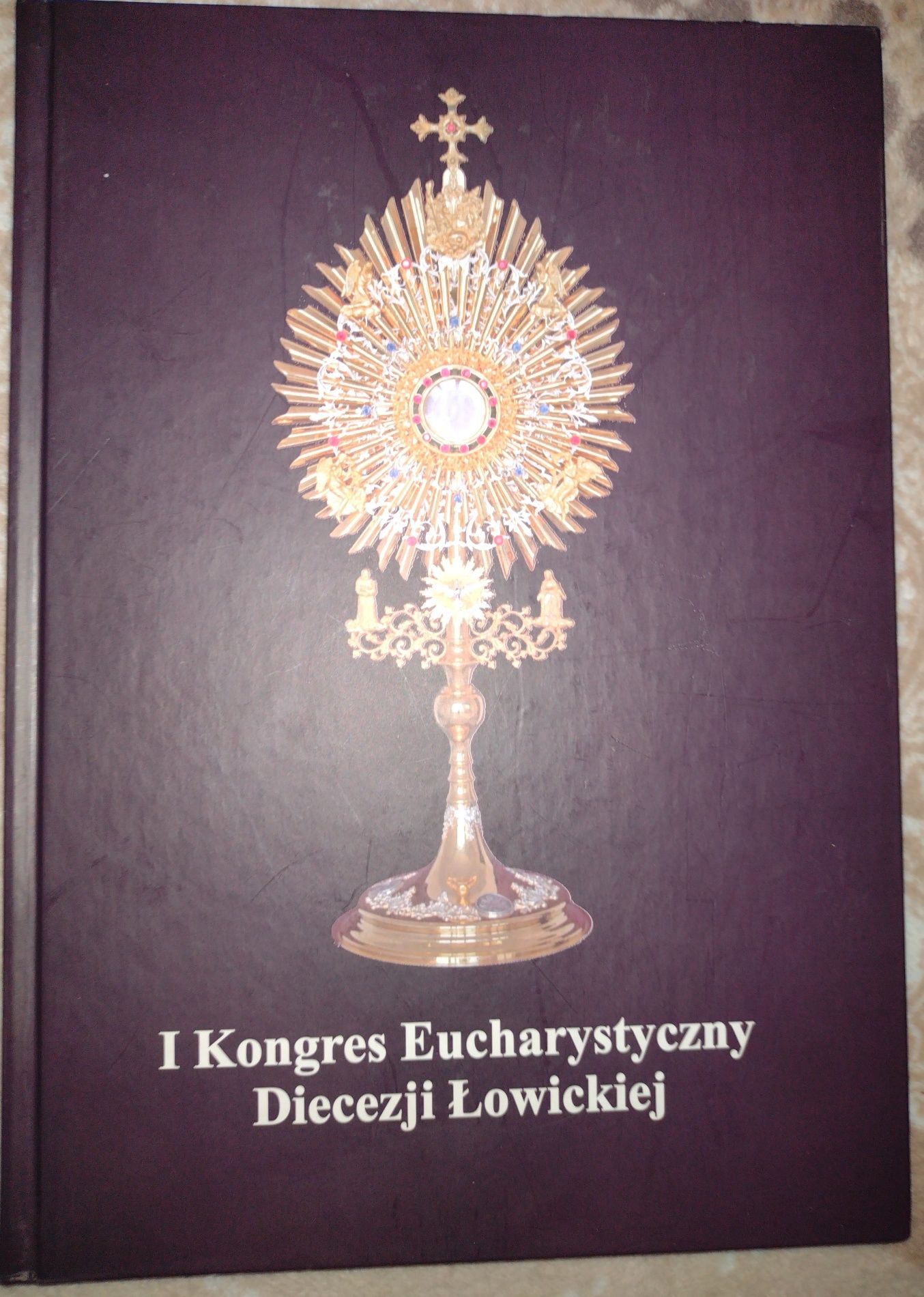Sprzedam Książkę Album 1 Kongres Eucharystyczny Diecezji Łowickiej.
St
