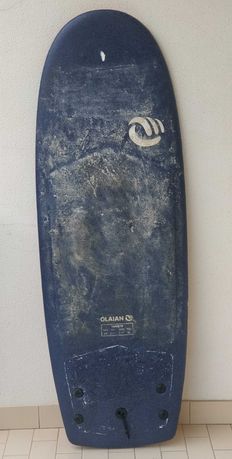 Prancha de Surf de Espuma 900 5'4". Vendida com 2 quilhas