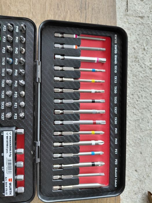 Sprzedam  trzy komplety kluczy