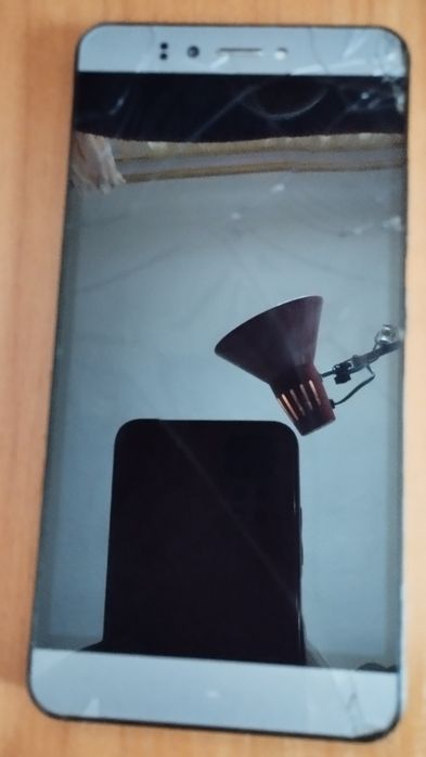 Телефон на запчастини