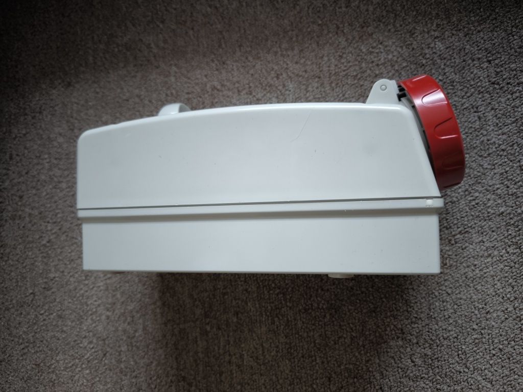 Gniazdo siła natynkowe z wył. 3 P +E 16A 400V IP67 Scame