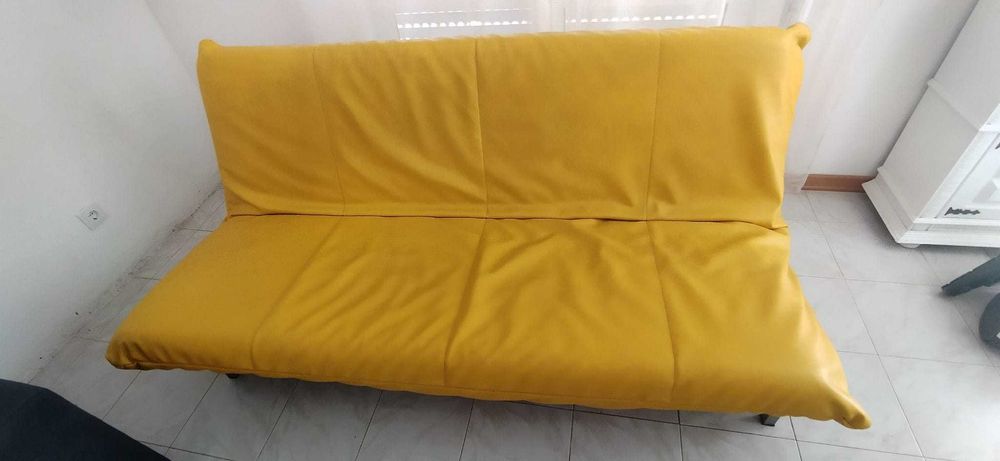 Sofá cama com capa impermeável